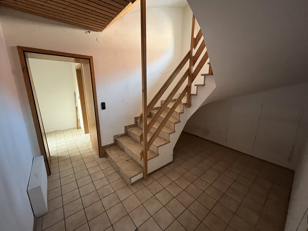 EG Treppenhaus (linkes Gebäude)