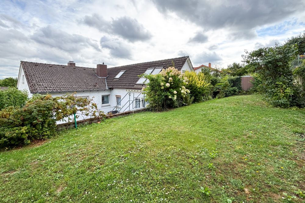 Sofort bezugsfrei – Attraktives Zweifamilienhaus für Familie und Generationen in Reinheim