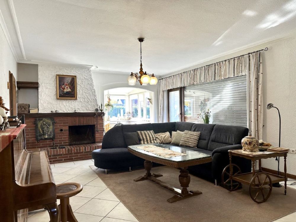 Viel Platz für Ihre Familie - Freistehendes Einfamilienhaus mit Einliegerwohnung in ruhiger Lage von Maring-Noviand