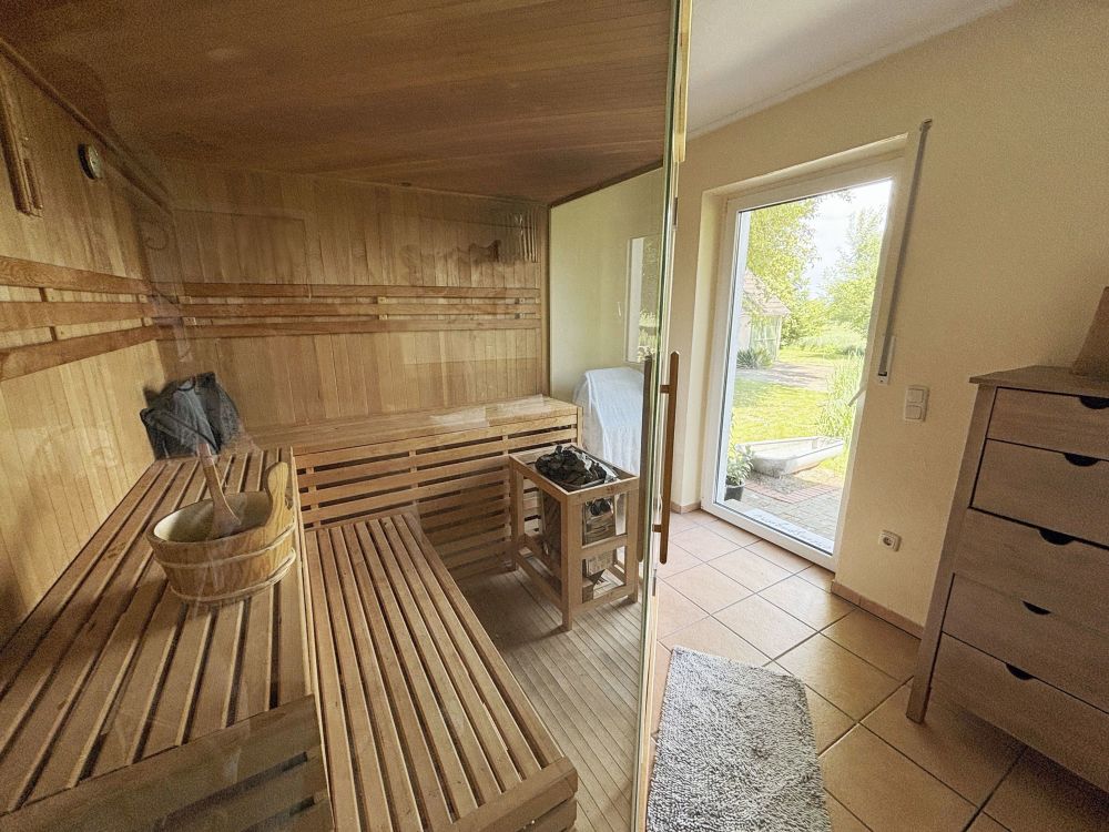 Wohnhaus mit toll angelegtem Garten im Außenbereich von Mettingen!