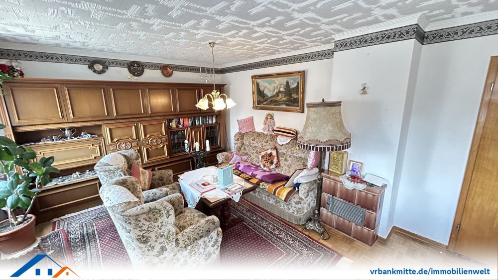 Gepflegtes Einfamilienhaus mit geräumiger Scheune und Garten