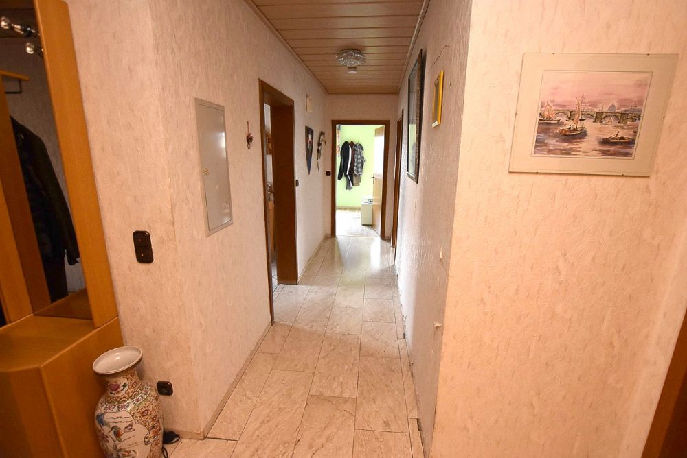 Viel Platz für Familie, 
Beruf oder Hobby!
Zweifamilienhaus mit Stall 
und weiteren Nebengebäuden