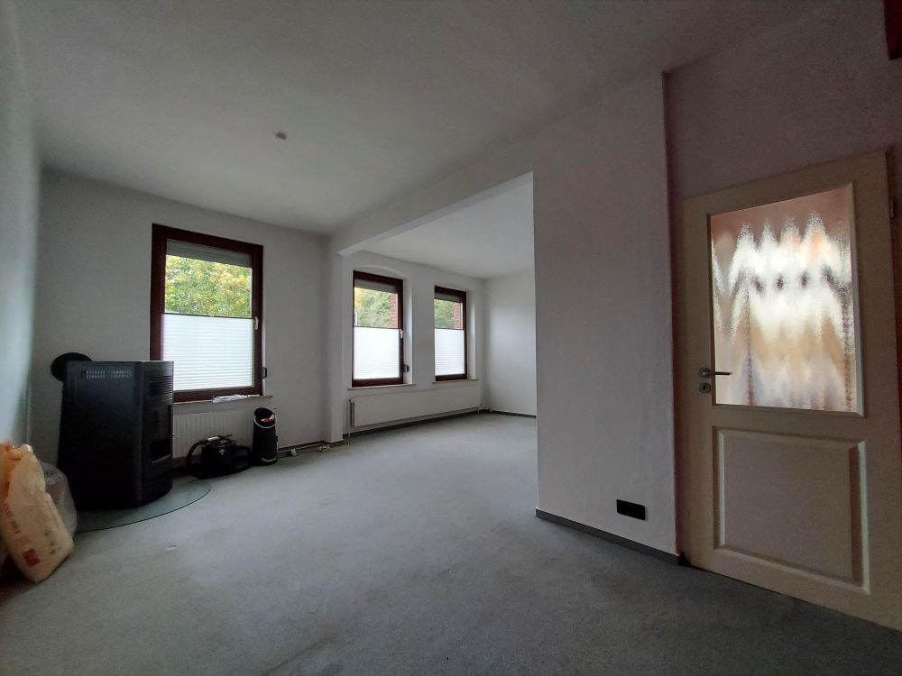 Ein Zuhause mit Potenzial – gemütliche Doppelhaushälfte mit Wintergarten, Carport und Gewächshaus