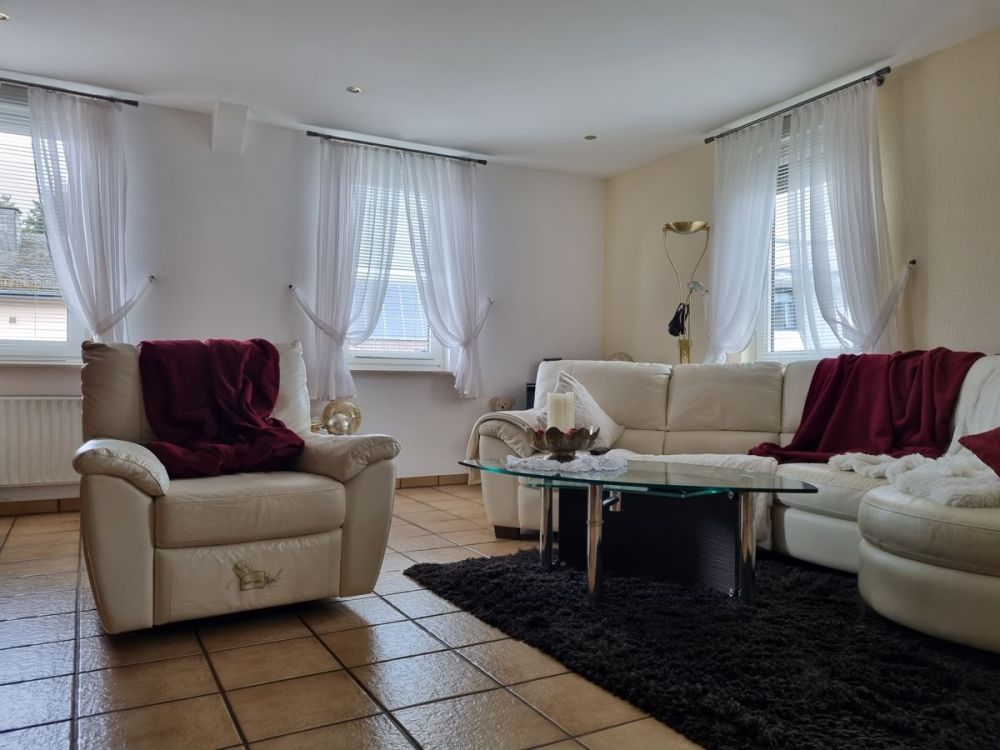 Zweifamilienhaus mit weiterer Ausbaumöglichkeit!