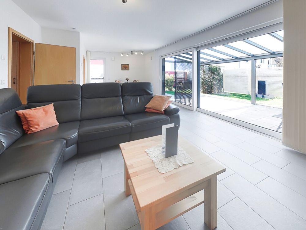 Zeitlos modern, perfekt für die junge Familie - Neuwertiges Einfamilienhaus in Schillingsfürst