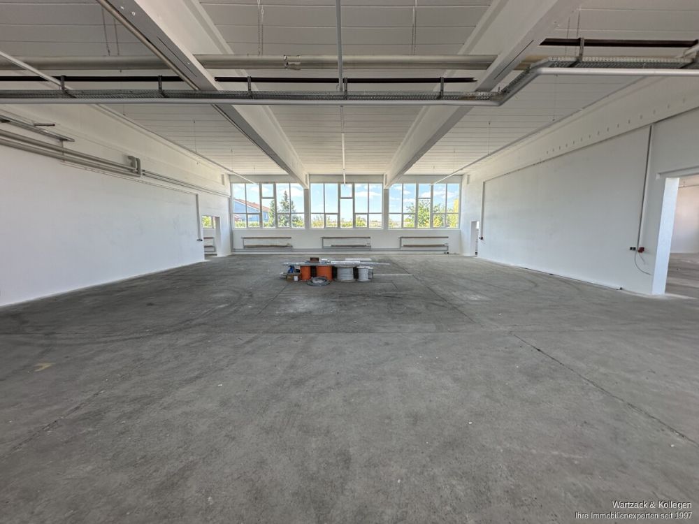 Vollständig neu renovierte Produktionshalle 
- zusätzliche Hallen- bzw. Büroflächen möglich