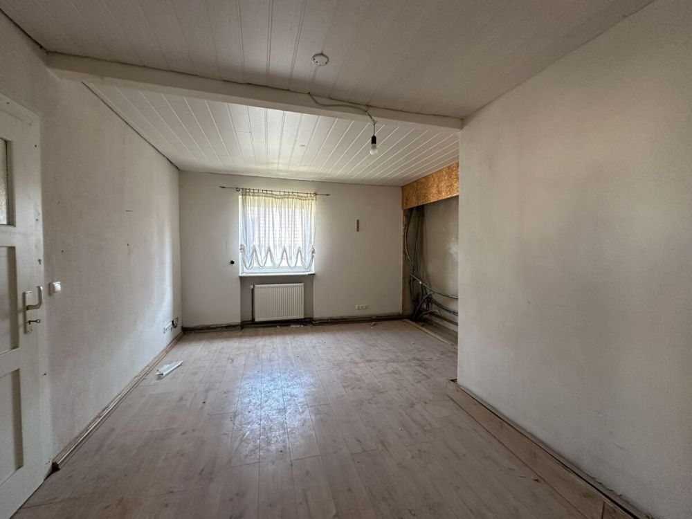 Charmantes renovierungsbedürftiges Einfamilienhaus mit großem Grundstück und vielseitiger Scheune