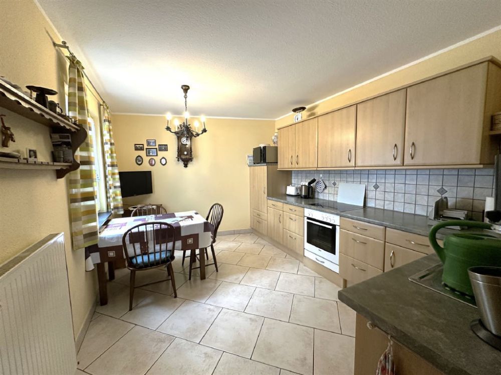 / Sundern-Zentrum: Wohnhaus mit Gewerbefläche & Parkmöglichkeiten