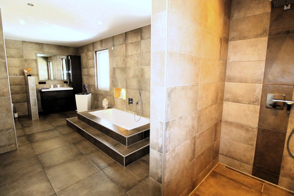 Ideal, um Wohnen und Arbeit zu verbinden: Top saniertes Wohn- und Geschäftshaus in Allersberg!