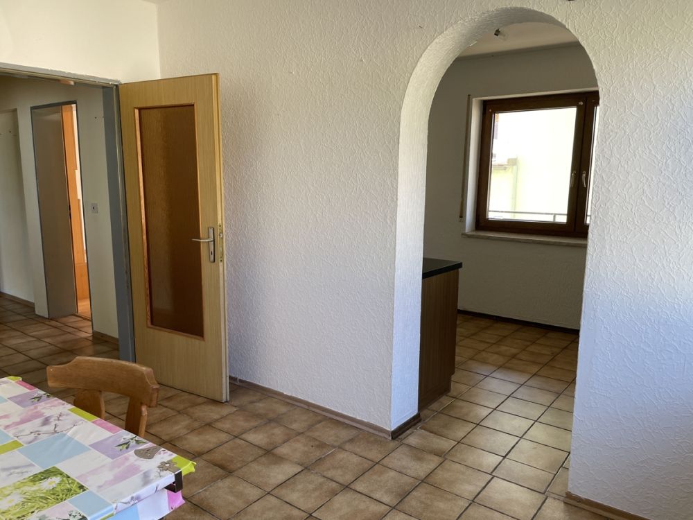 Doppelhaushälfte mit großer Scheune und Garten