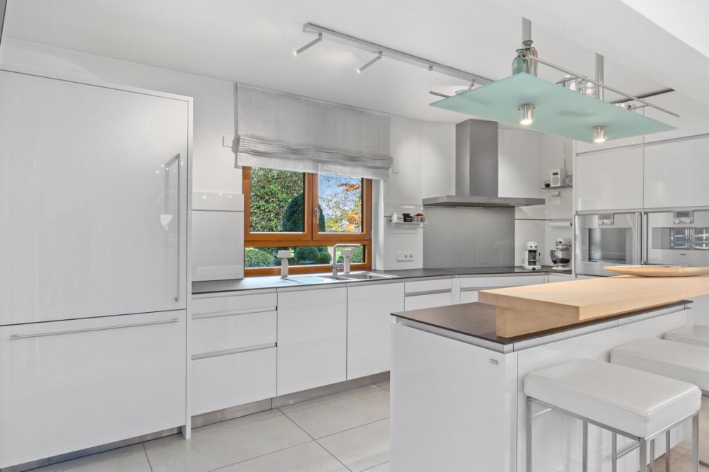 Einzigartiges Mehrgenerationenhaus inklusive traumhaftem Wellnessbereich auf weitläufigem Grundstück