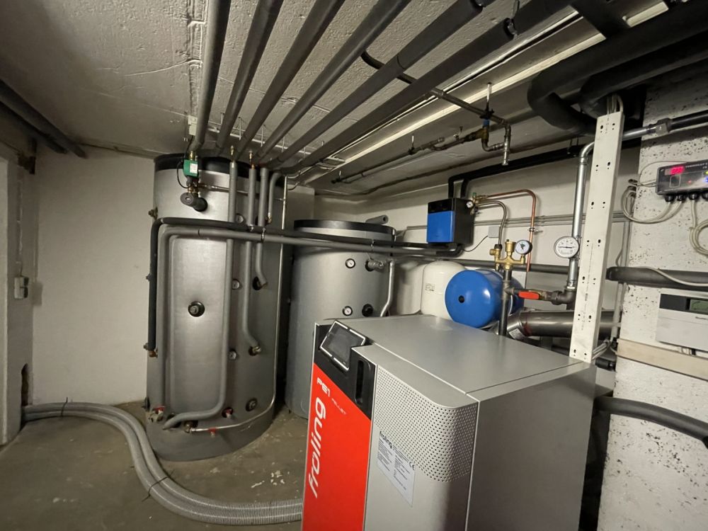 Wohnhaus in Traumlage mit vier Garagen und Nebengebäuden im Ort Griesbach