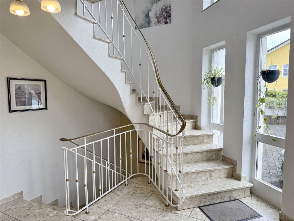 Wohnkomfort trifft Vermietungschance - Stilvolles Wohnhaus in naturnaher Lage