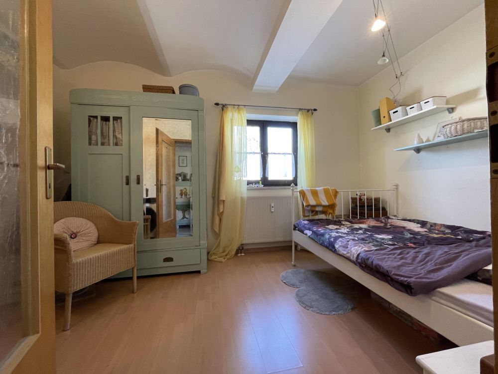 HISTORISCHE 4 ZIMMER-WOHNUNG IM ERDGESCHOSS