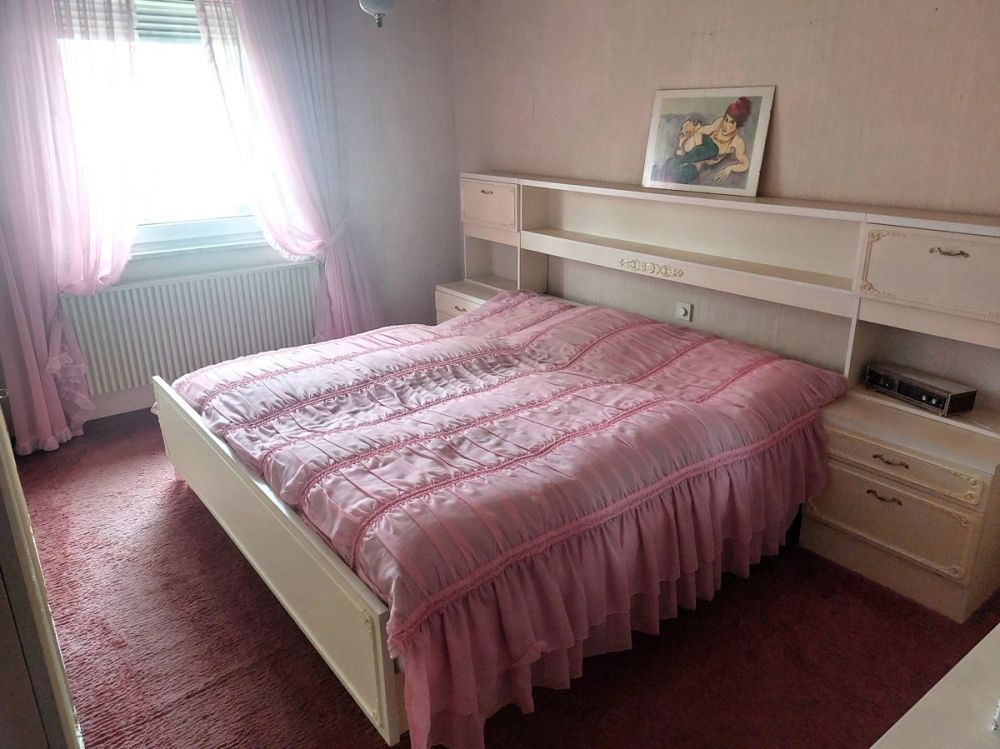 Klassisches Ein-/Zweifamilienhaus mit ansprechendem Gartengrundstück und Garage