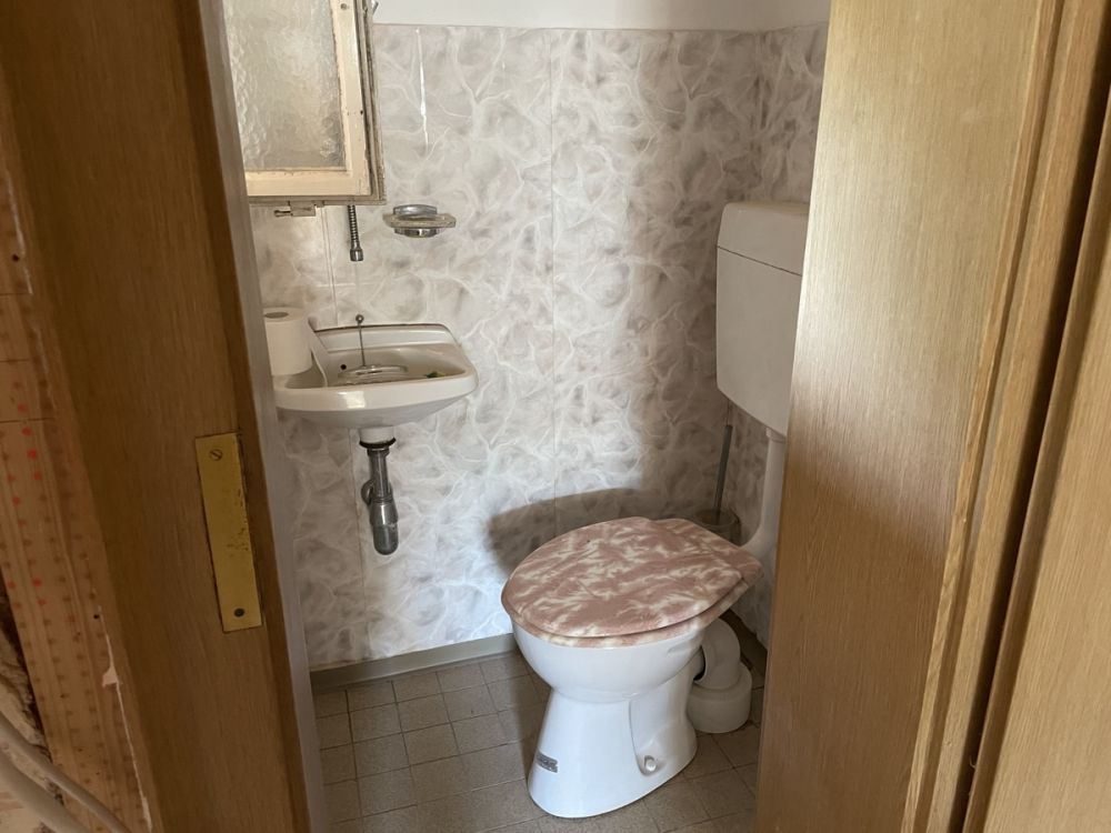 Hier lässt sich viel draus machen - Haus mit begonnener Renovierung