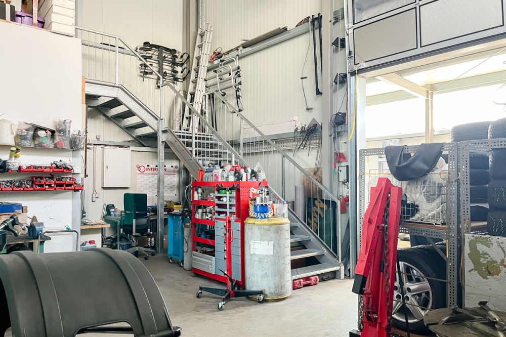 Modernes Kfz-Service-Center mit Hand-Waschpark in frequentierter Lage von Wörth am Main