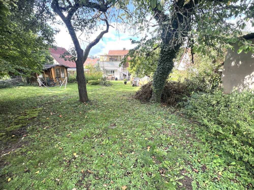 Für begabte Handwerker: Einfamilienhaus mit wunderschönem Grundstück in ruhiger Lage von Roßtal! (8)