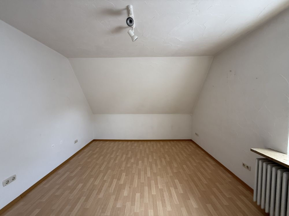 Renovierungsbedürftiges Wohnhaus mit Garage in Mitterteich!