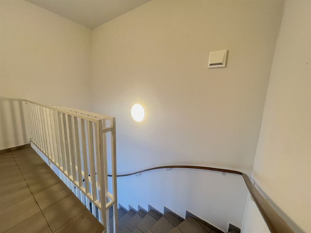 Zentrales Treppenhaus mit eigenen Eingang