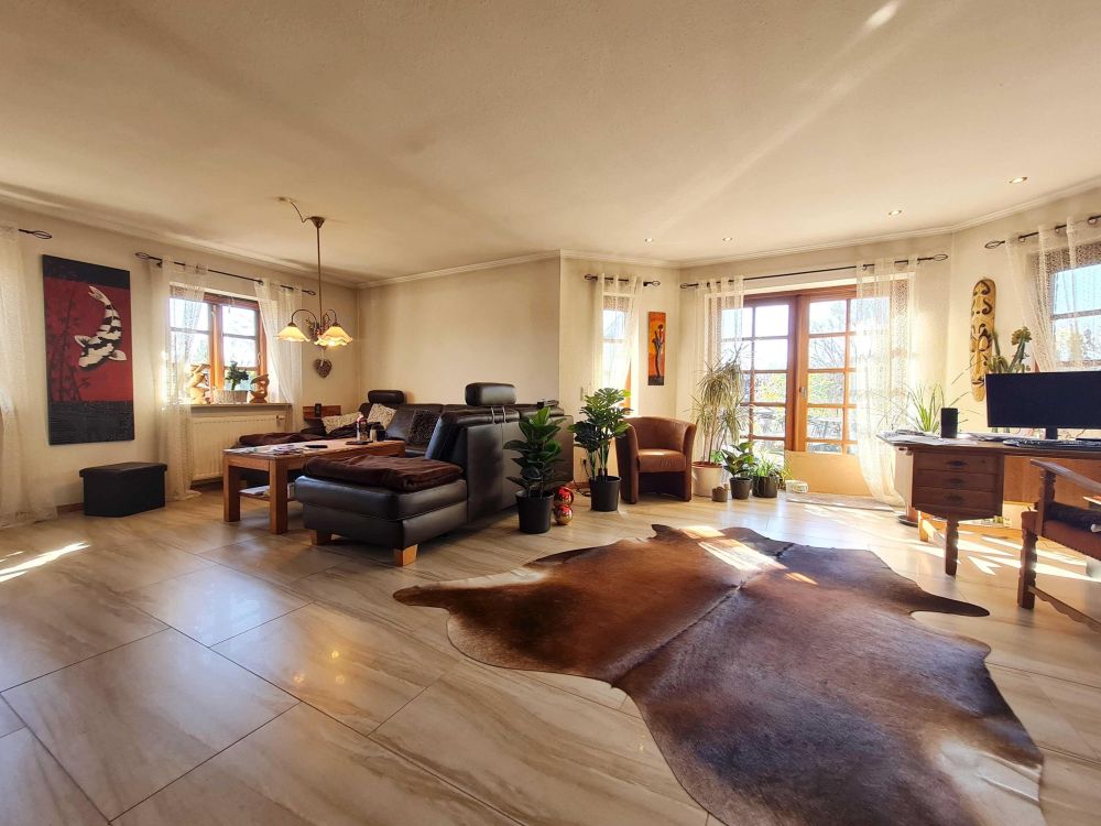 Kernsaniertes, gepflegtes Einfamilienhaus unweit der B200 und dennoch in ruhiger Lage