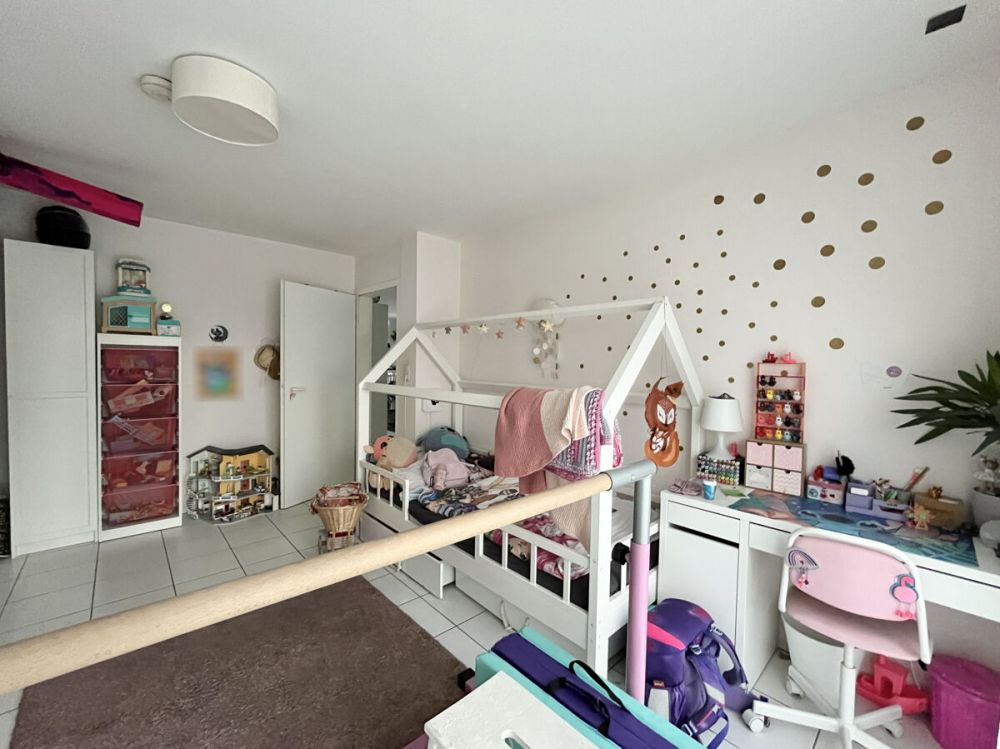 ALL INCLUSIVE: 2-Familienhaus + Einliegerwohnung + PKW-Stellplätze