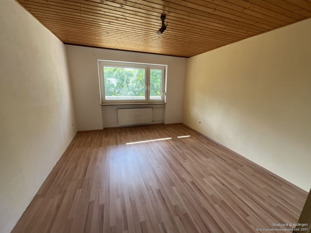 3-Zimmer-Wohnung 
mit 75 m² Wohnfläche 
und Südbalkon 
sofort zur Nutzung frei!