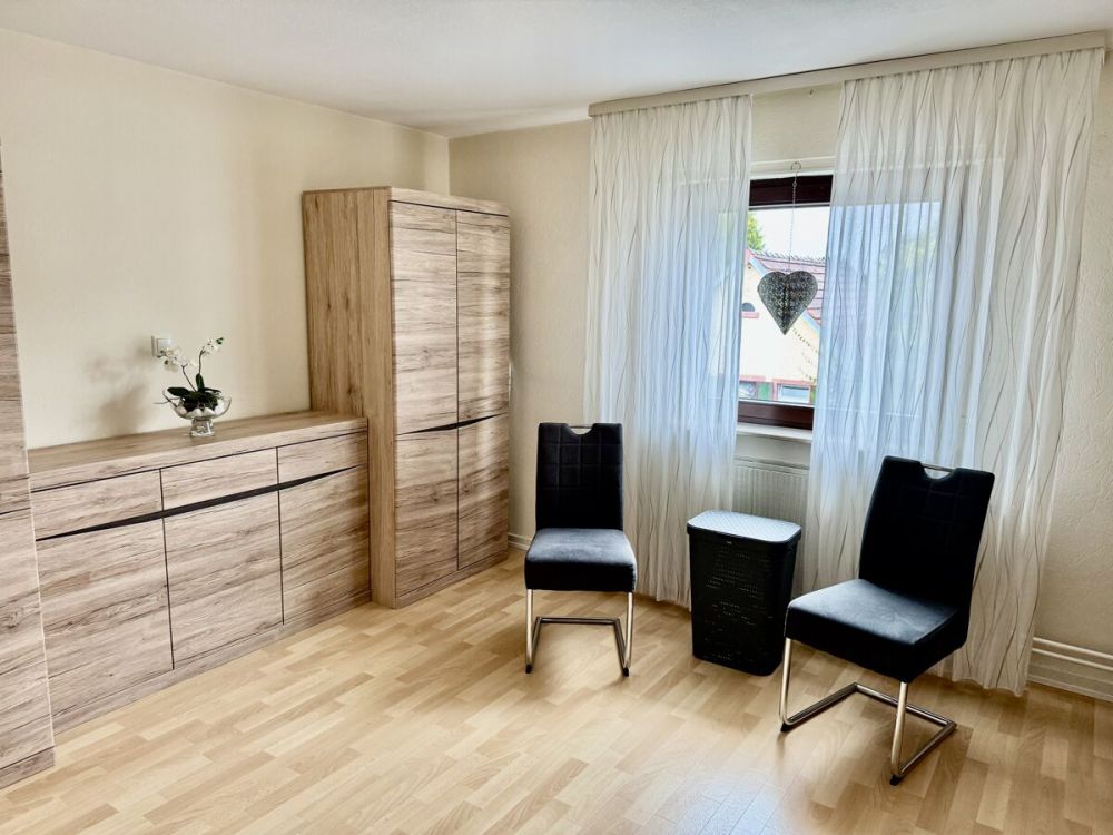 Ein- bis Zweifamilienhaus + Bauplatz