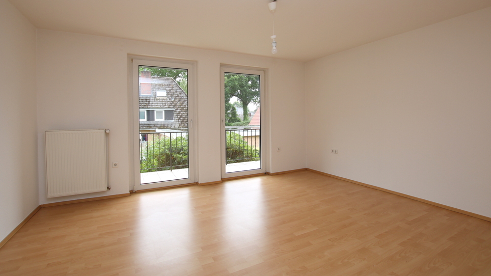 Großzügiges Wohnhaus mit 3 Wohneinheiten mit Balkon,
Terrasse, Gartenbereich & Garage in Bad Zw´ahn