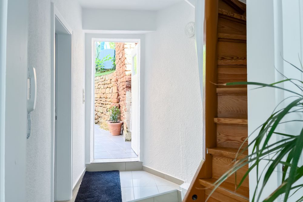 Komfortables Wohnen auf drei Ebenen – Reihenhaus mit Terrasse und Stellplatz