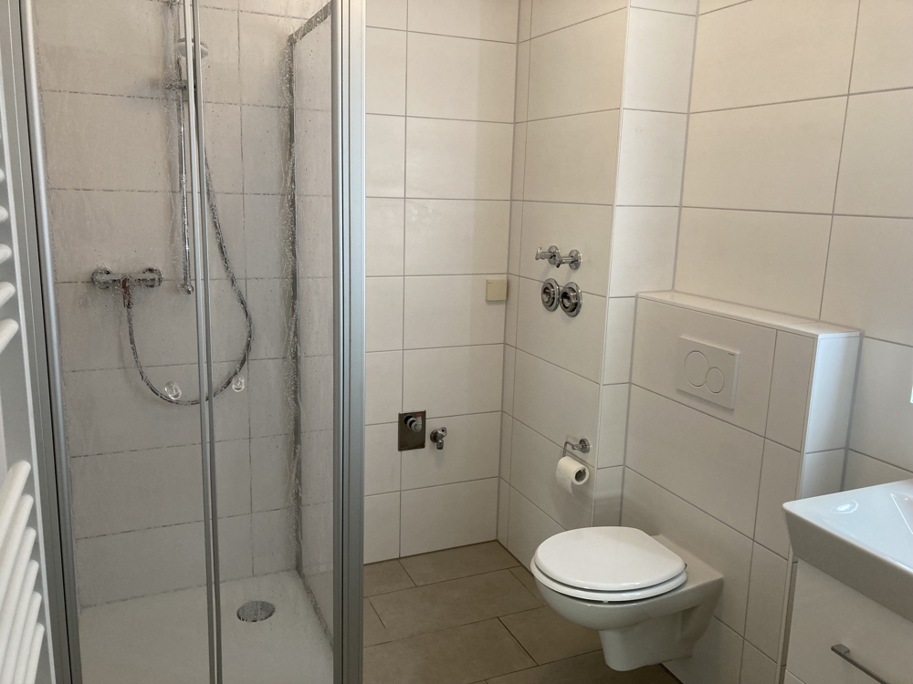 Kapitalanlage!
Gepflegte 2-Zimmer-Wohnung mit Balkon und Stellplatz in zentraler Lage von Bad Zw'ahn