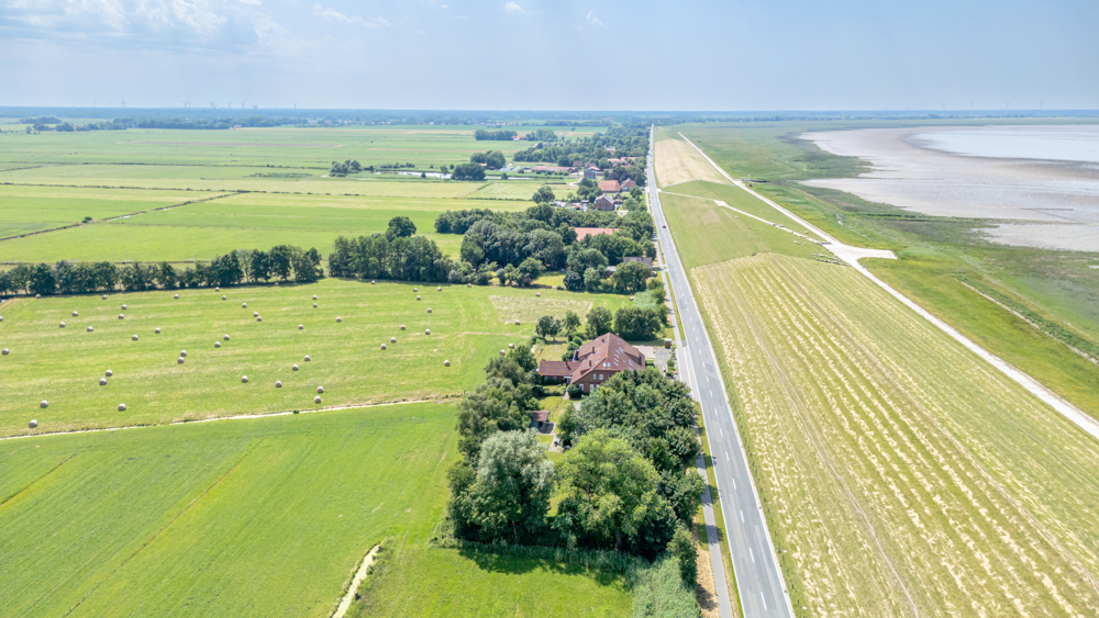 Attraktive und möblierte 3-Zimmer-Ferienwohnung, Nähe Nordsee in ländlicher Lage direkt am Jadebusen
