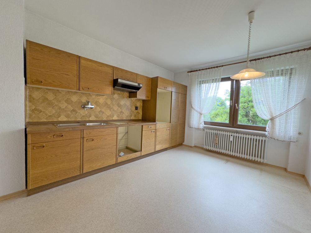 Zweifamilienhaus auf schönem und großzügigem Grundstück in ruhiger Lage in Schönkirch!