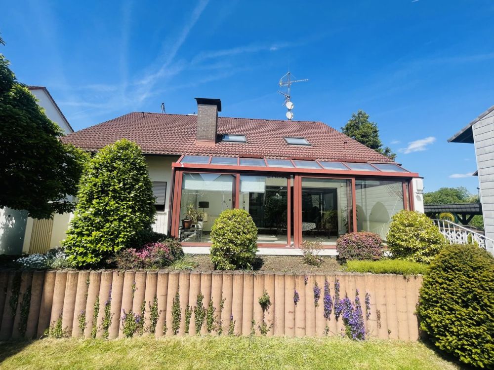 Gartenparadies - Zweifamilienhaus mit Einliegerwohnung