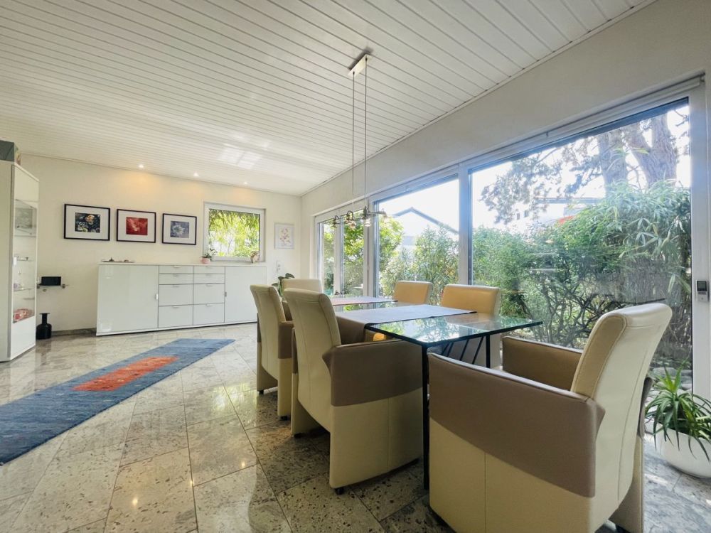 Stilvolles Einfamilienhaus mit hochwertiger Wohn & Raumausstattung