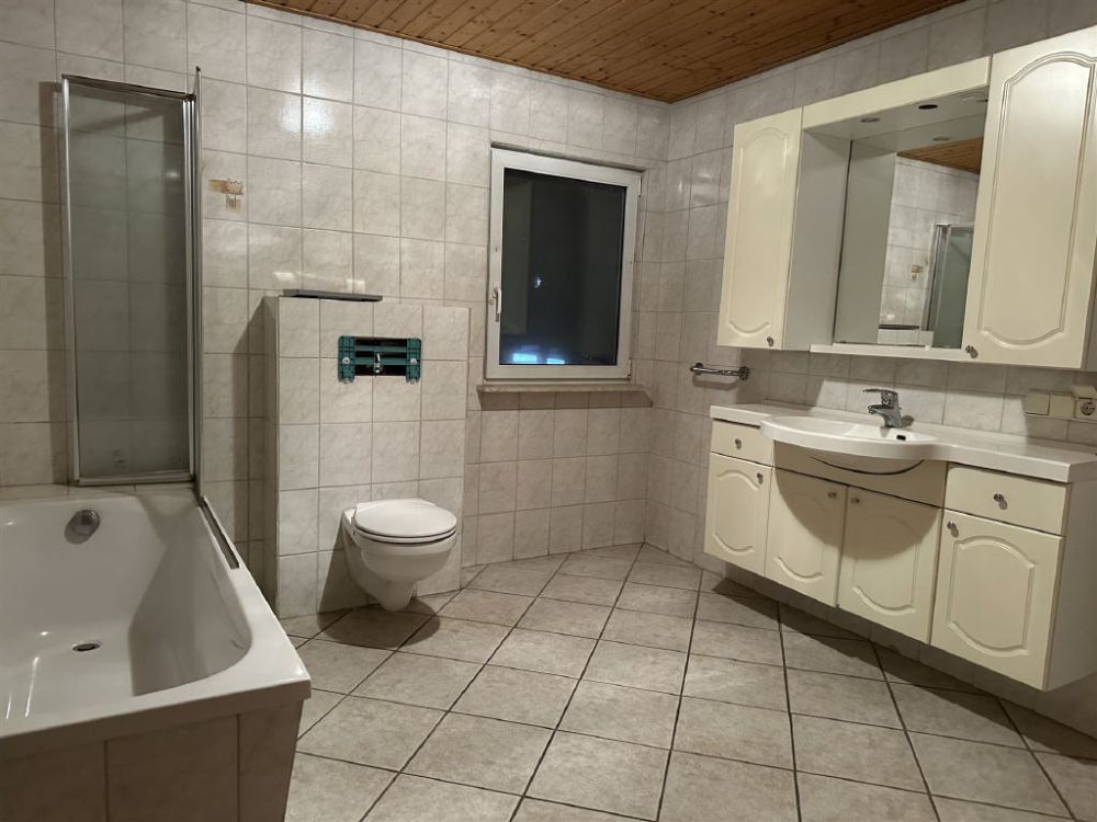 Vielseitiges Wohnhaus mit großem Grundstück und separater Einheit