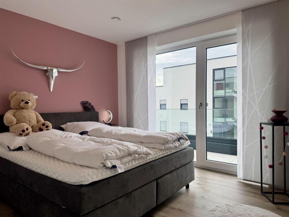 Schlafzimmer 1 mit Balkonzugang