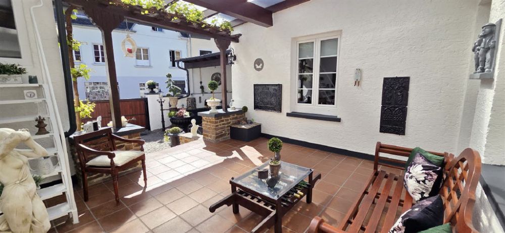 Ehemaliges  Weingut mit Charme! Hochwertig u. umfassend modernisiert!