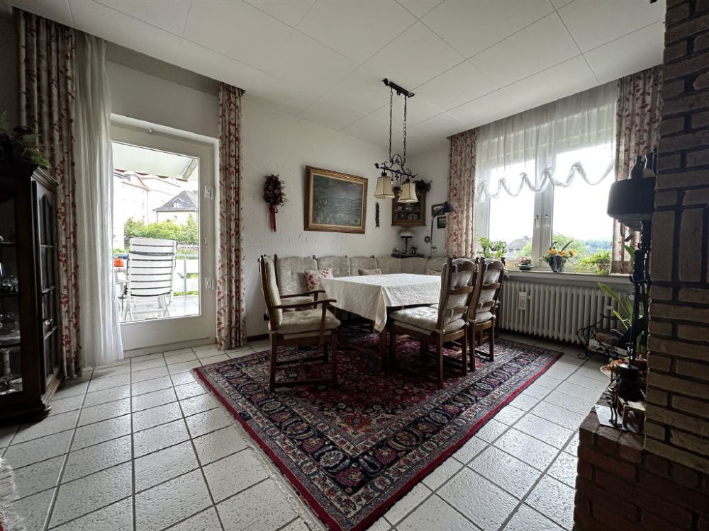 / Domizil mit Potenzial: Großzügiges Zuhause für mehrere Generationen oder zur Vermietung