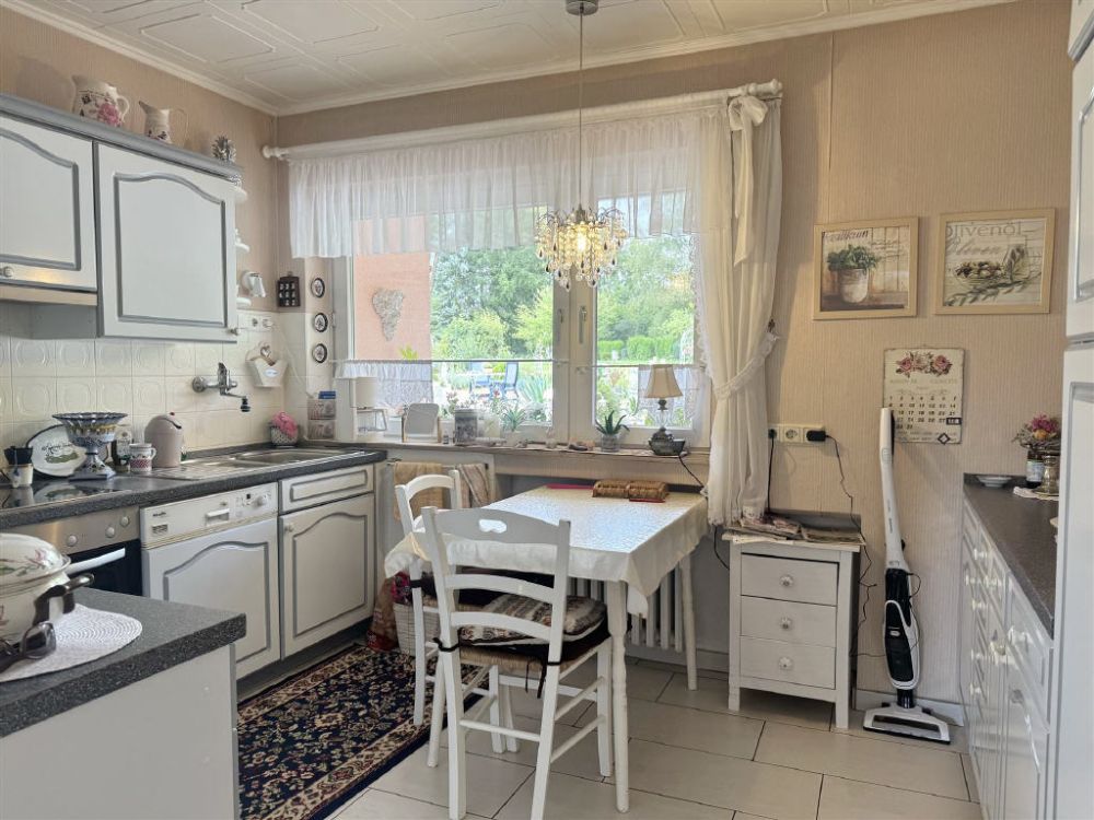 Charmantes Wohnhaus auf parkähnlichem Grundstück