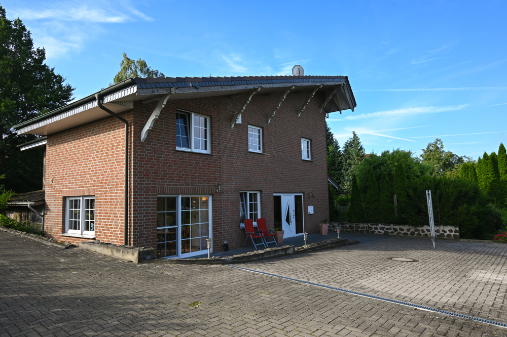 Hof und Eingangsbereich