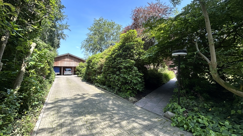 Charmantes Landhaus mit Nebengebäude und Parkgrundstück in idyllischer Wohnlage in Bad Zwischenahn
