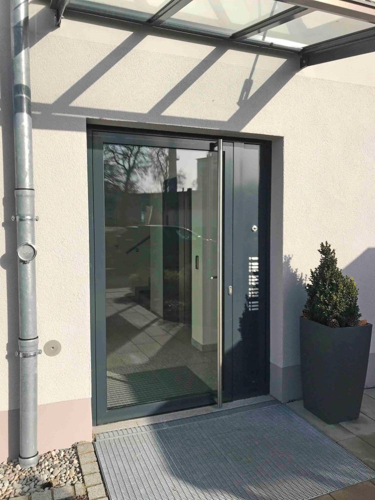 überdachter Hauseingang