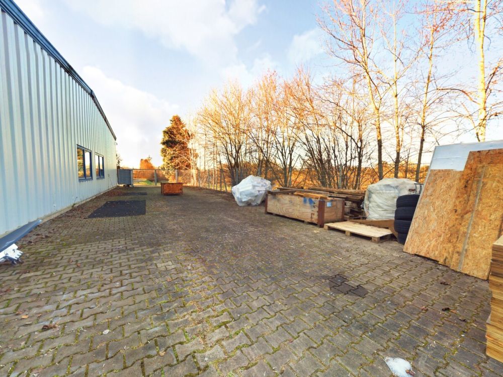 Attraktive und vielfältig nutzbare Gewerbeeinheit in Roßtal! (8)