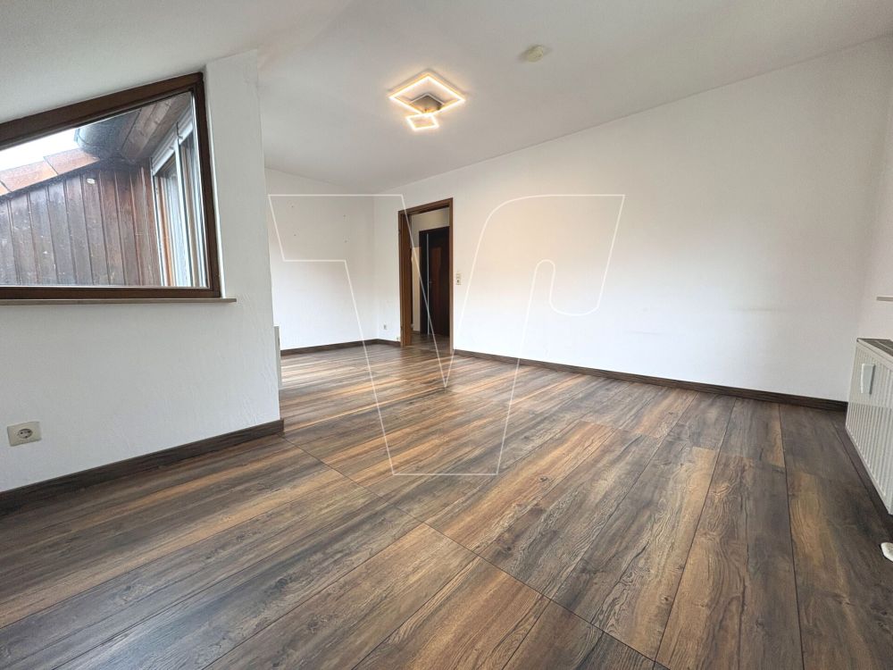 Gepflegte 3-Zimmer-Dachgeschosswohnung mit Stellplatz und Südbalkon