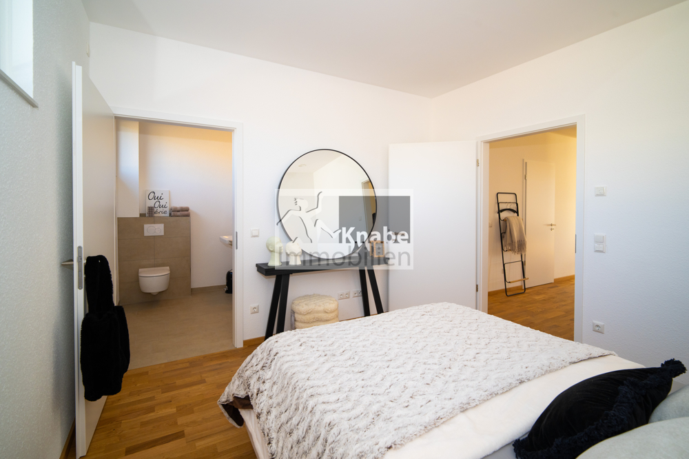 gemütliches Schlafzimmer mit Bad en Suite (Einrichtungsbeispiel)