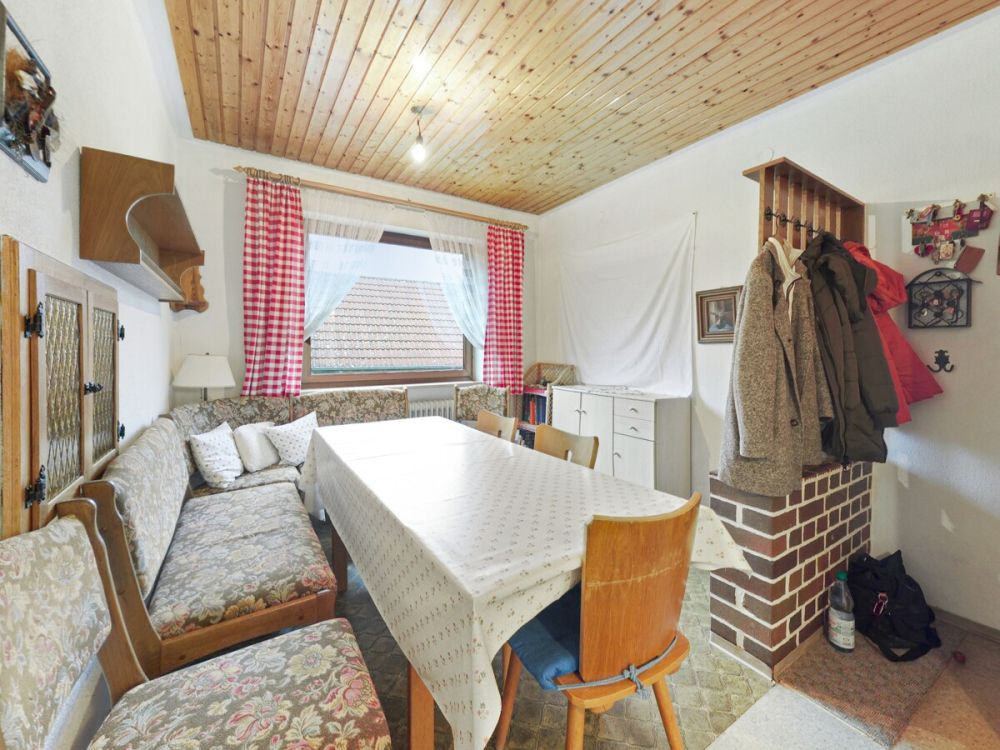 Ideal für die große Familie oder mehrere Generationen - Zweifamilienwohnhaus mit Nebengebäude in Windelsbach (8)