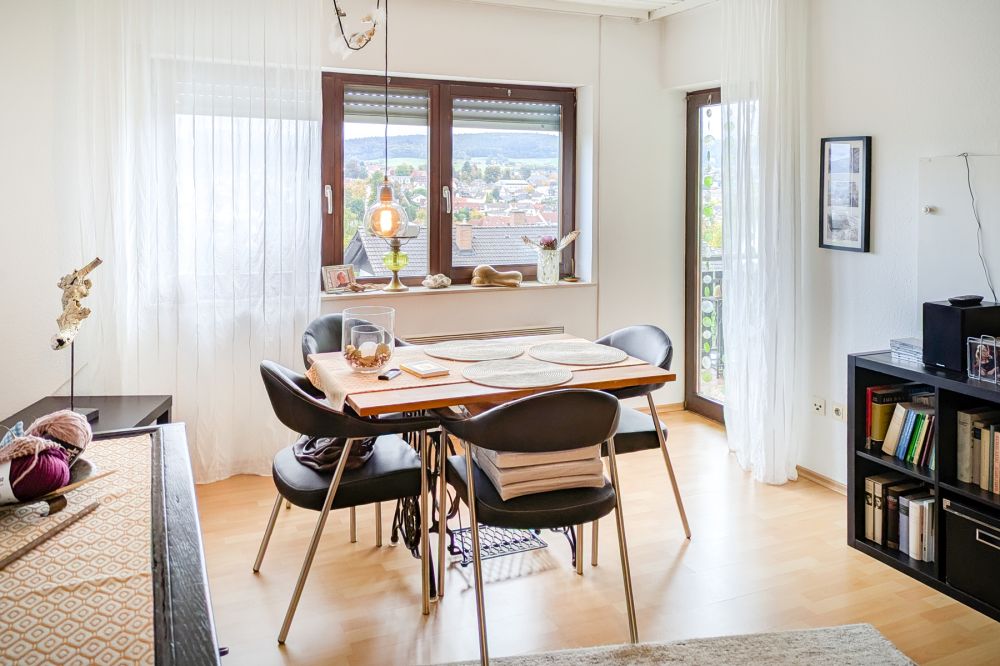 Selbstnutzer  u. Kapitalanleger aufgepasst: schöne, helle 2-Zimmer-ETW mit tollem Blick über Erbach!