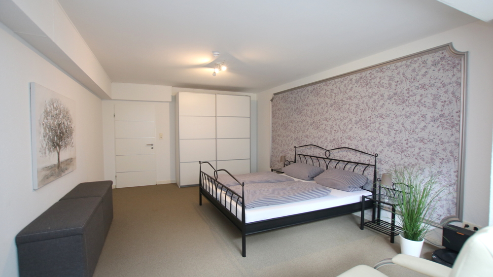 Kapitalanlage! Modernisierte Ferienwohnung mit Loggia & Stellplatz in zentraler Lage von Bad Zw'ahn