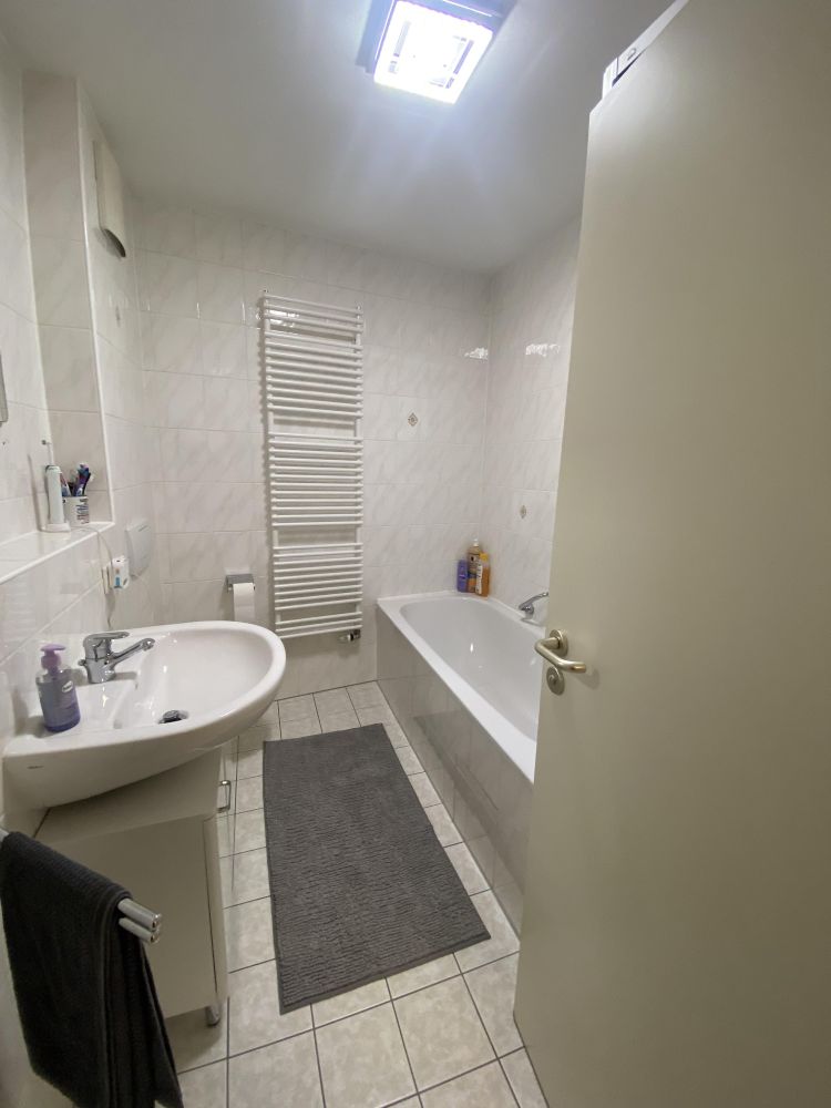 Bad mit Wanne und Dusche